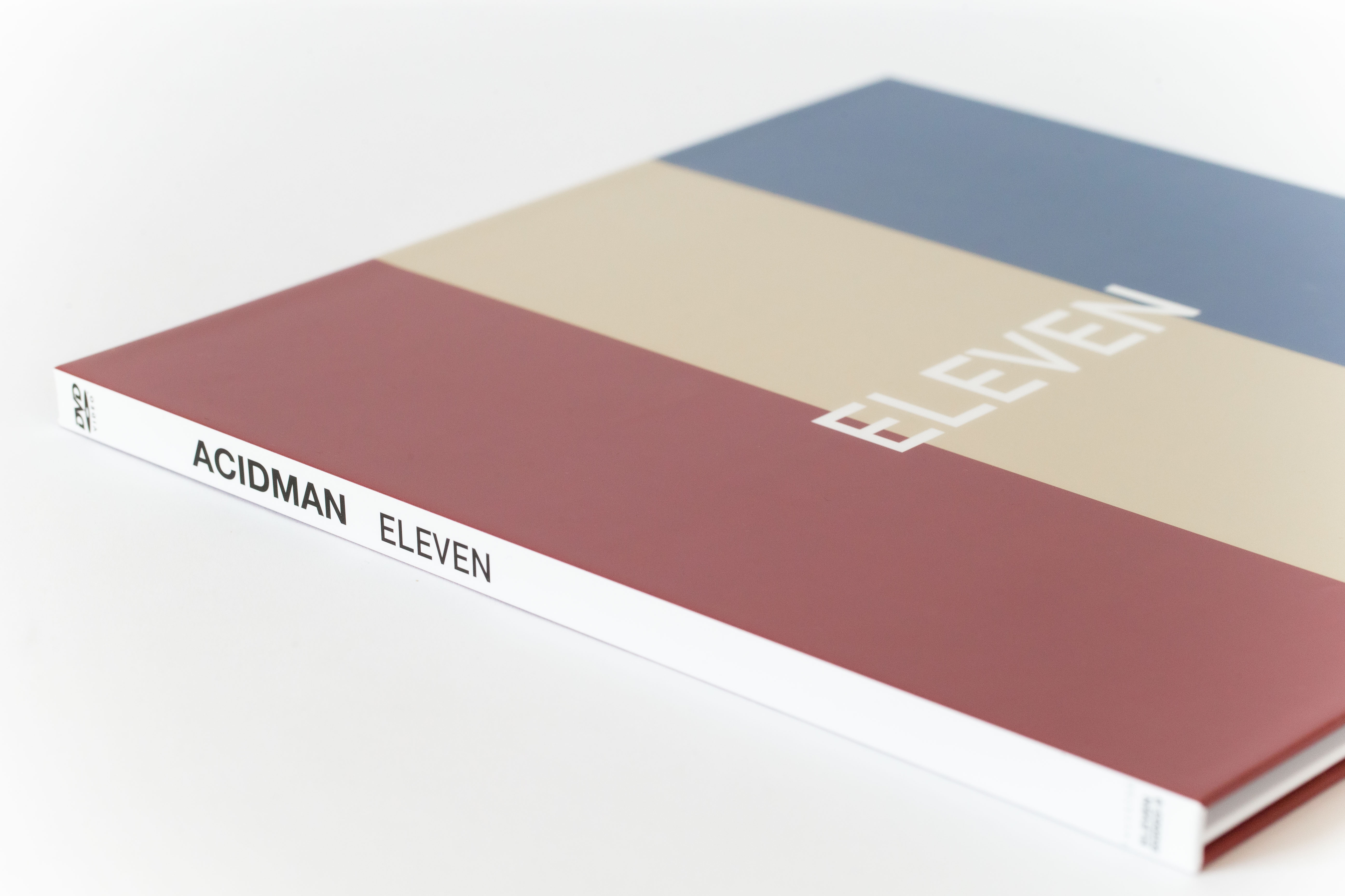 昨年の配信ライブをまとめた3枚組DVD「ELEVEN」パッケージ写真＆特典 